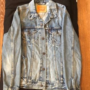 Levi’s Jean Jacket (Large)